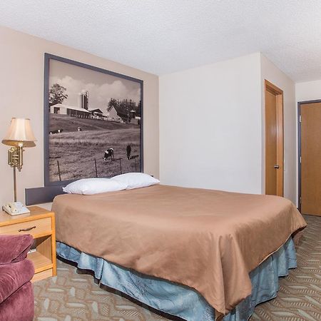 Super 8 By Wyndham Monroe Wi Otel Dış mekan fotoğraf