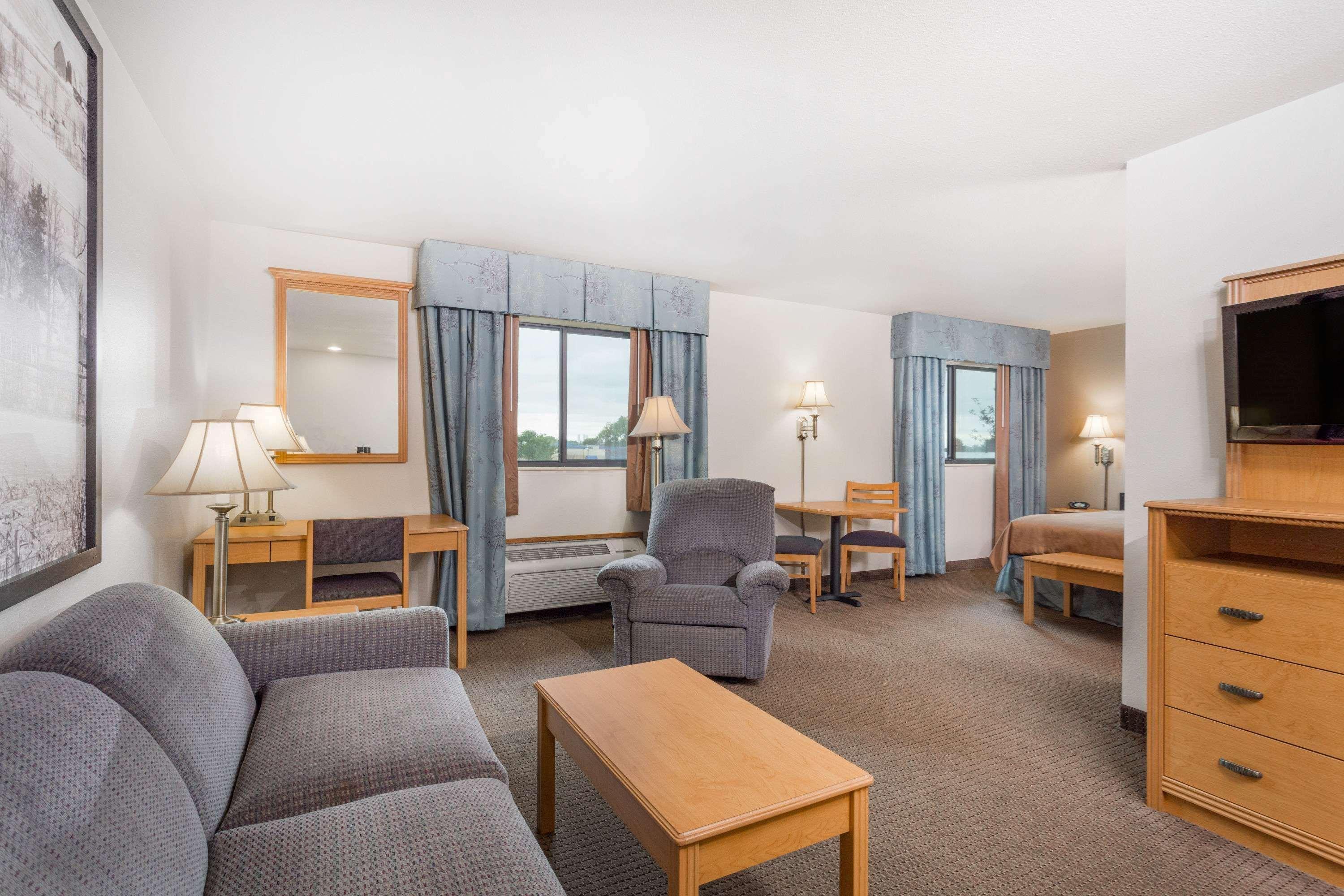 Super 8 By Wyndham Monroe Wi Otel Dış mekan fotoğraf