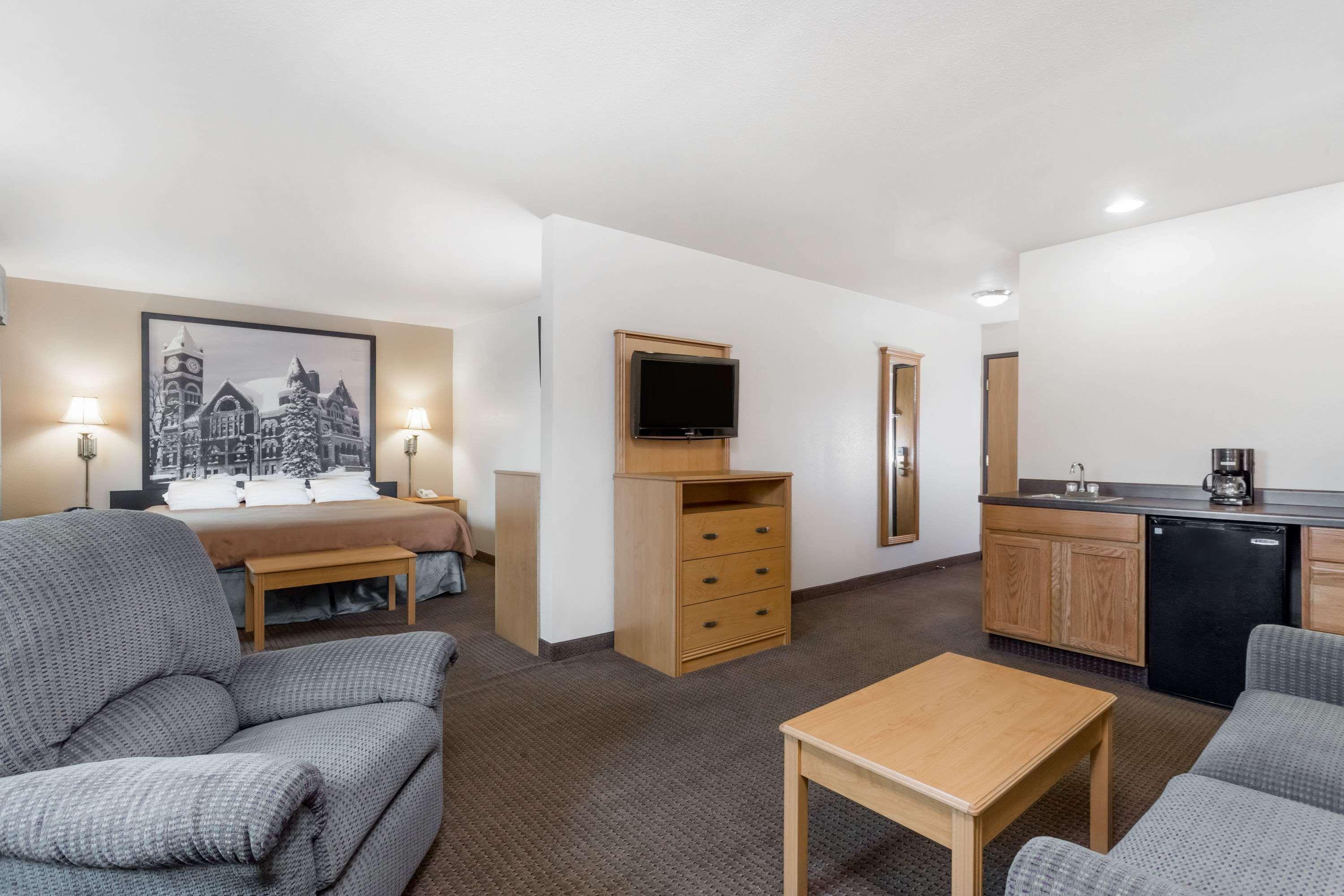 Super 8 By Wyndham Monroe Wi Otel Dış mekan fotoğraf