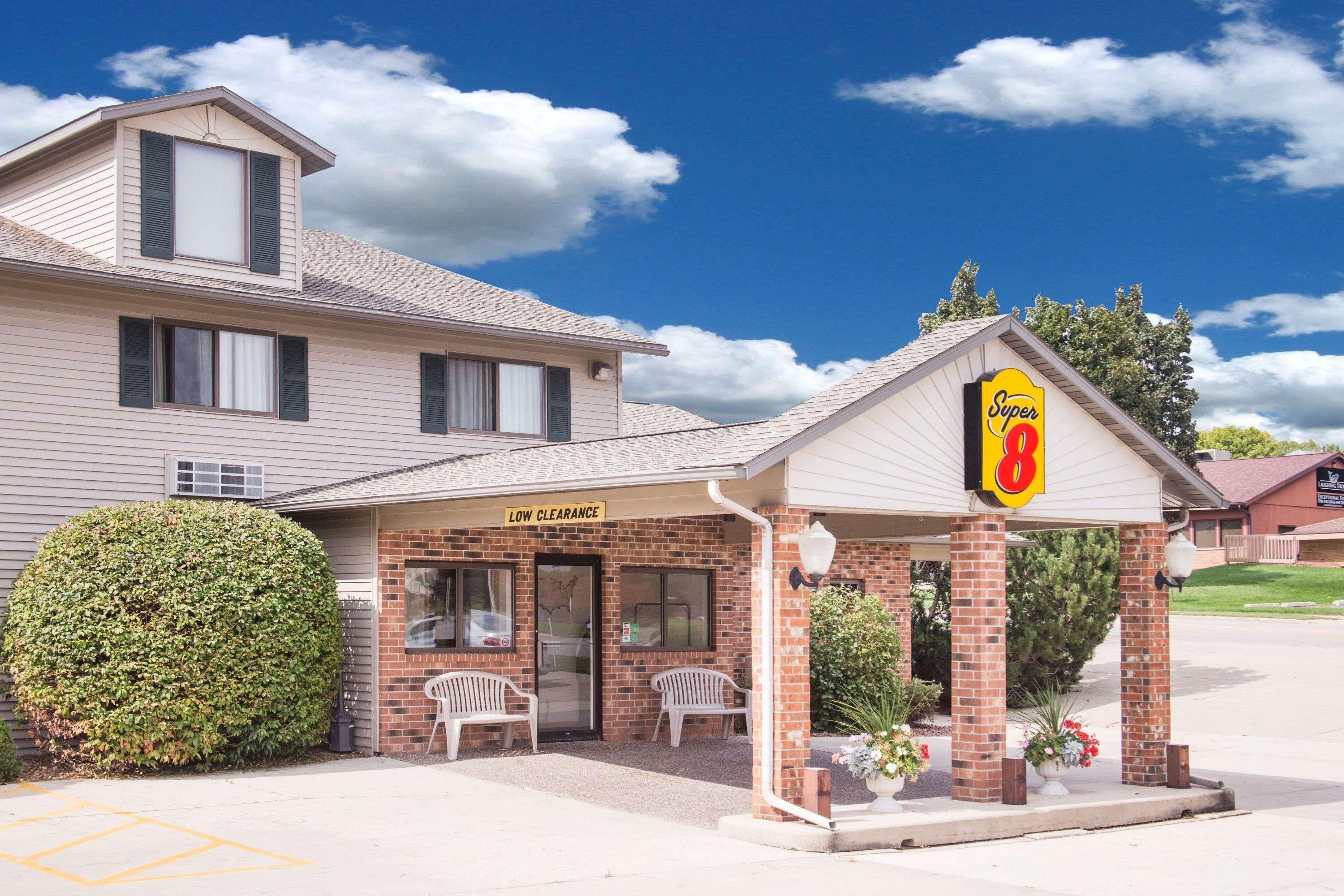 Super 8 By Wyndham Monroe Wi Otel Dış mekan fotoğraf