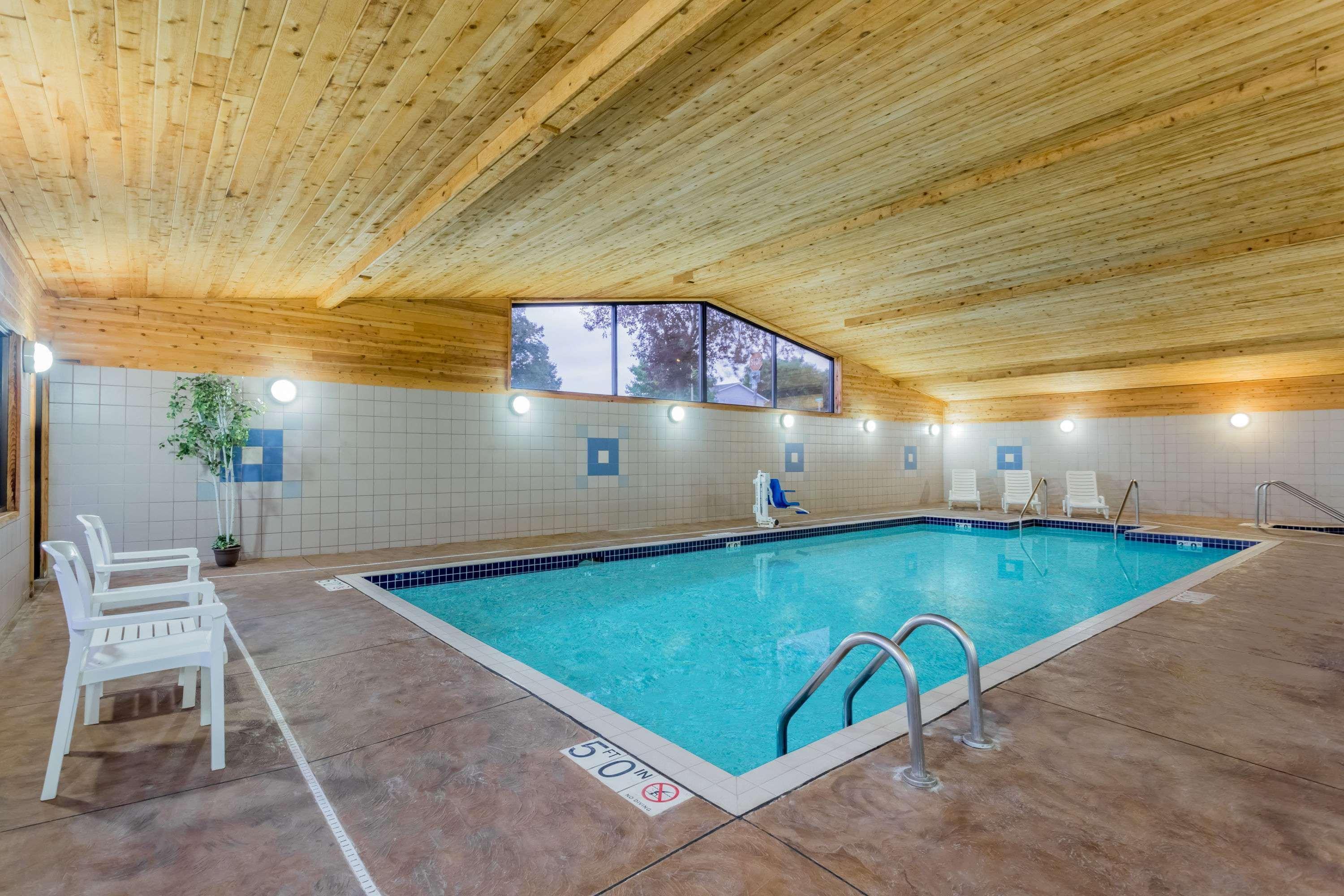 Super 8 By Wyndham Monroe Wi Otel Dış mekan fotoğraf