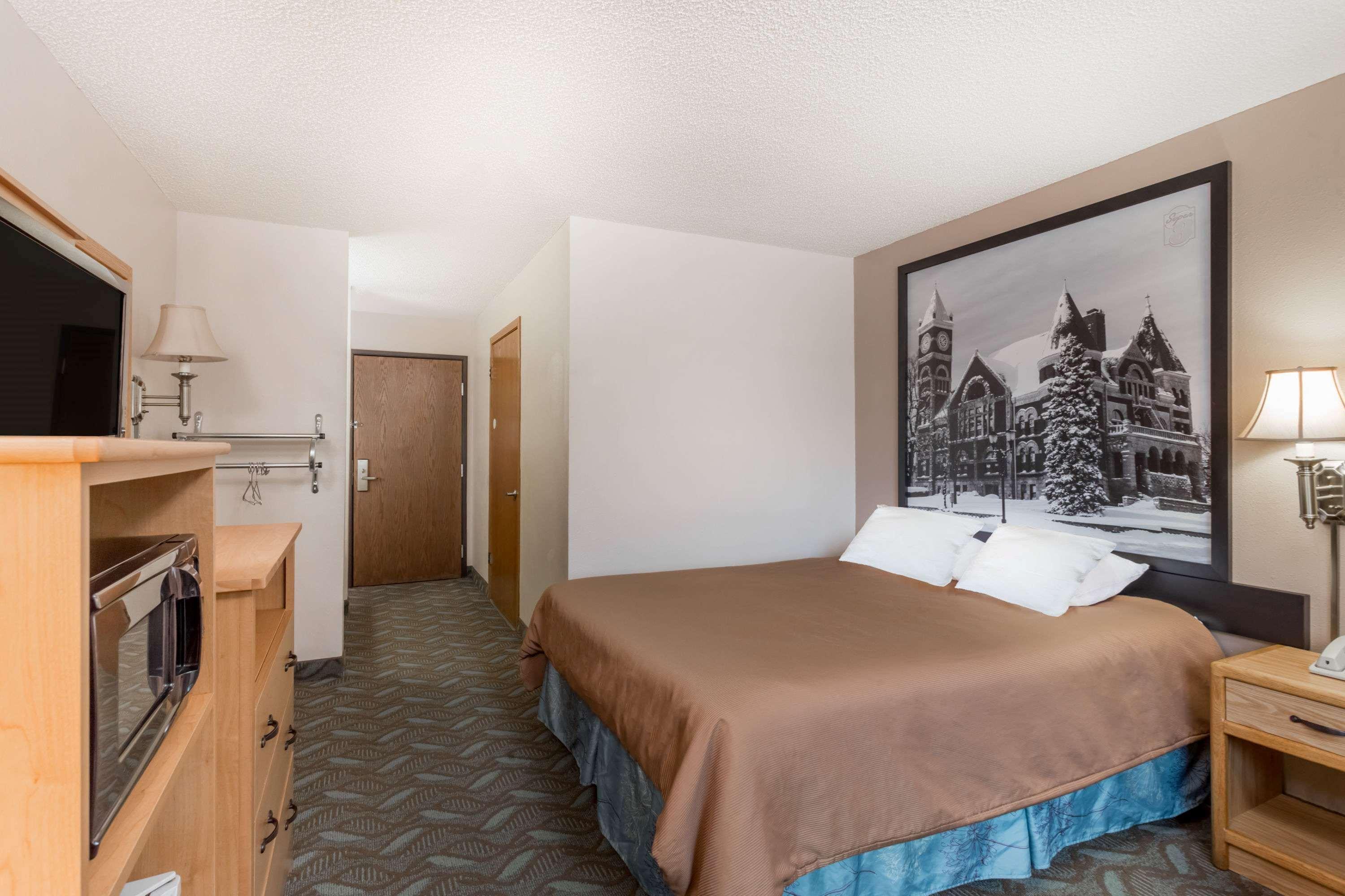 Super 8 By Wyndham Monroe Wi Otel Dış mekan fotoğraf