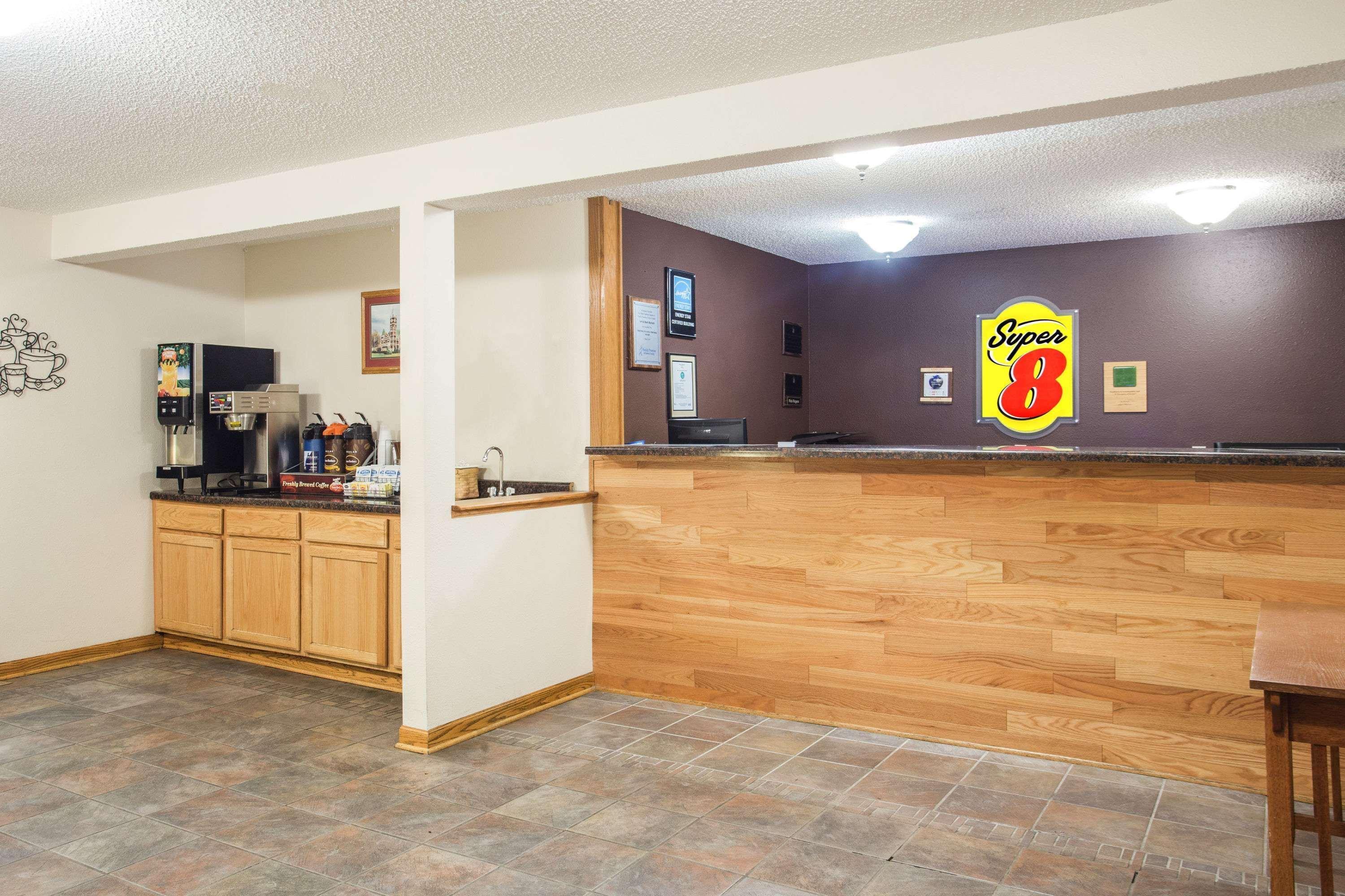 Super 8 By Wyndham Monroe Wi Otel Dış mekan fotoğraf