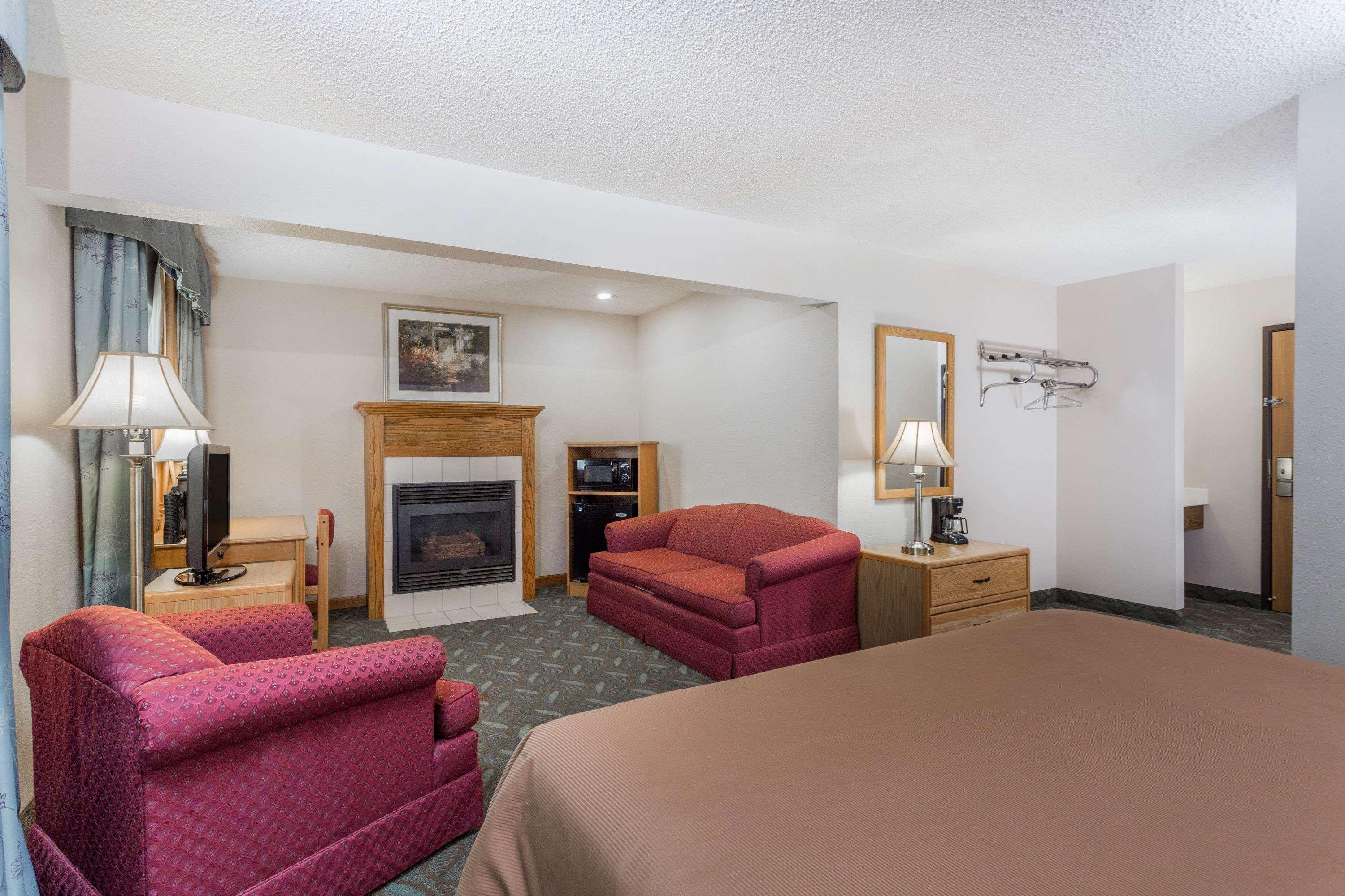 Super 8 By Wyndham Monroe Wi Otel Dış mekan fotoğraf