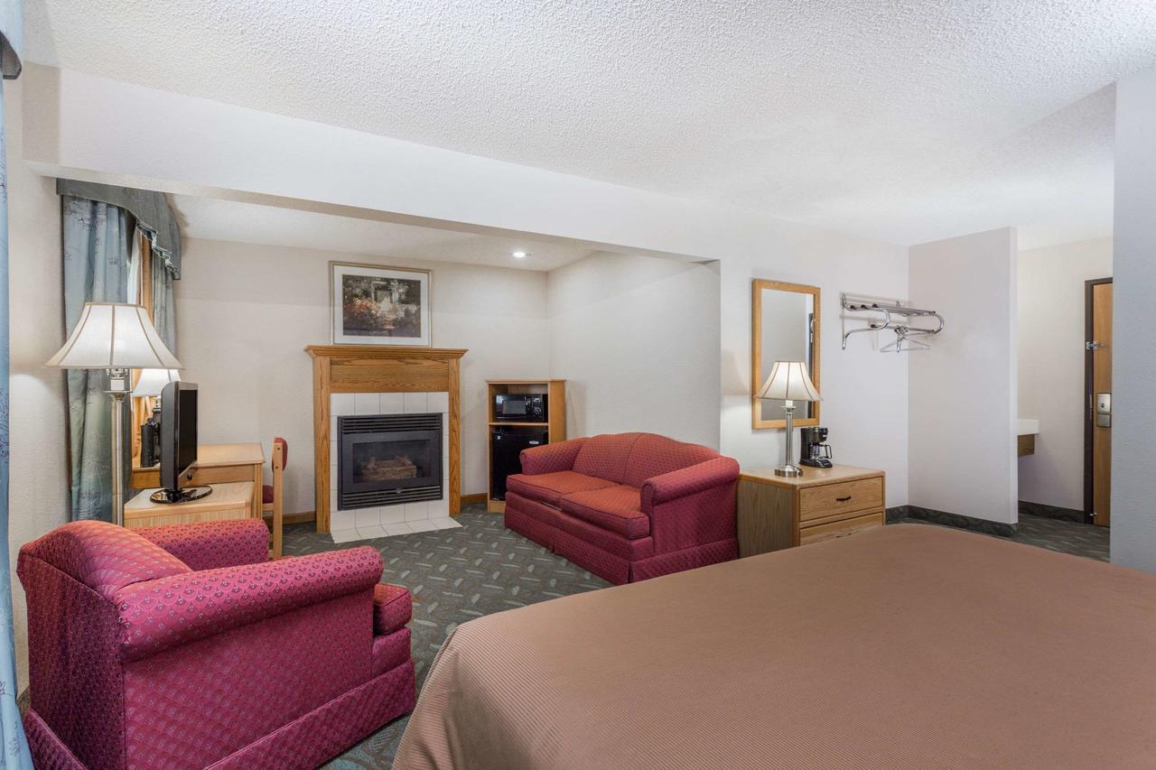 Super 8 By Wyndham Monroe Wi Otel Dış mekan fotoğraf